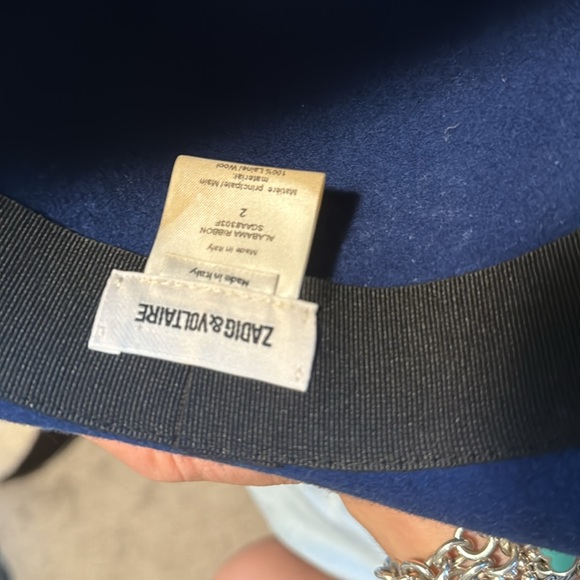 Cashmere hat - Picture 4 of 4